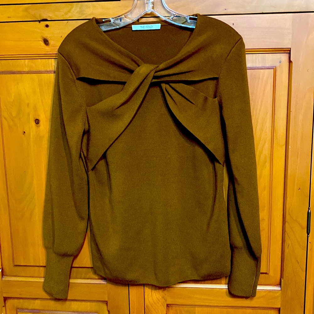 The fold. Twist neckline sweater. Size M